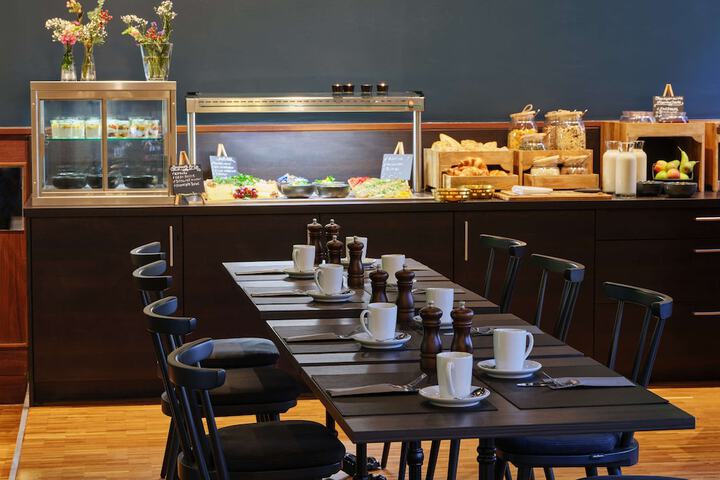 Breakfast/Coffee Service 28 of 36
