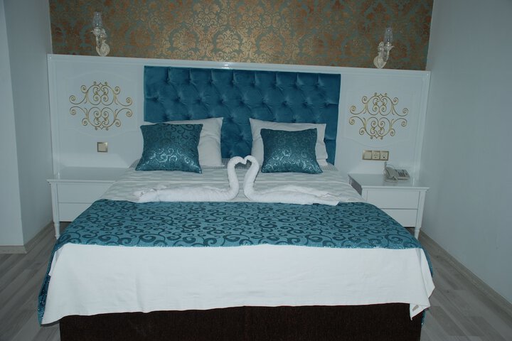 Room 5 of 115