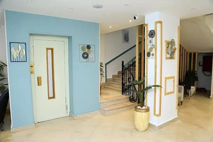 Room 9 of 14