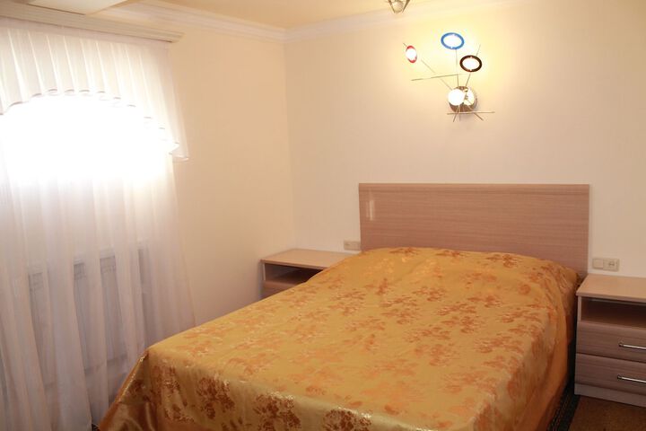 Room 25 of 28