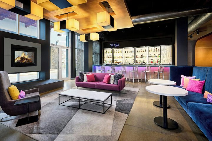Lounge 39 of 43