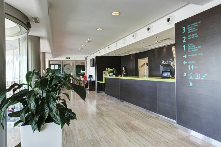 Check-in/check-out kiosk