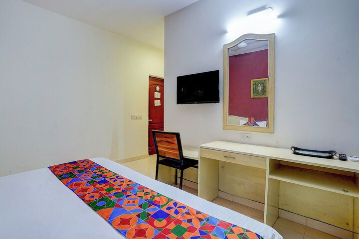 Room 13 of 34
