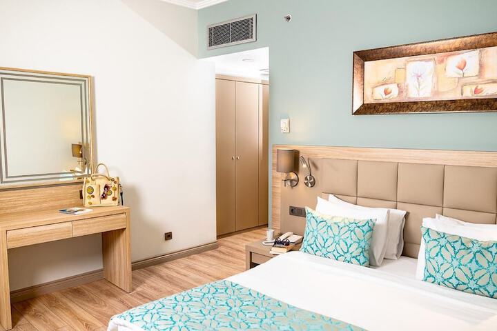 Room 21 of 225