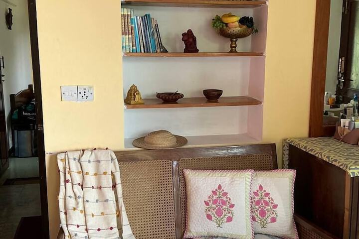 Room 10 of 28