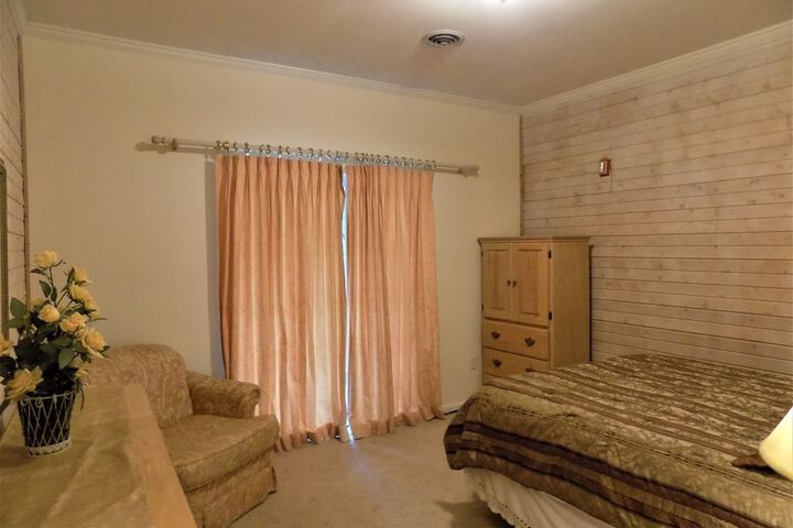 Room 16 of 73
