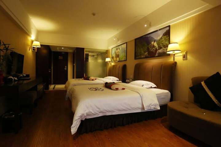 Room 6 of 11