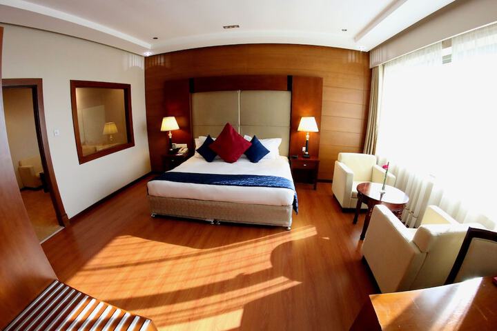 Room 14 of 76