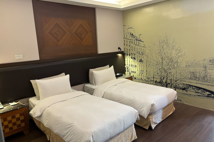 Room 36 of 77