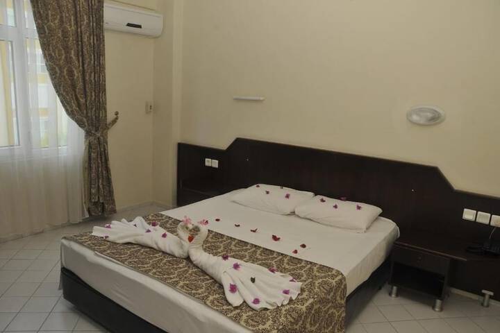 Room 4 of 28