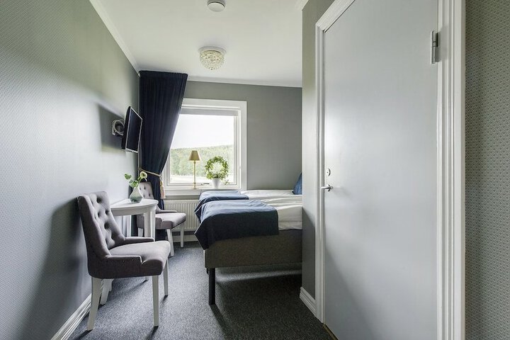 Room 5 of 32