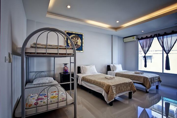 Room 7 of 28