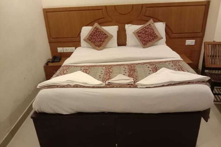 Room 27 of 77