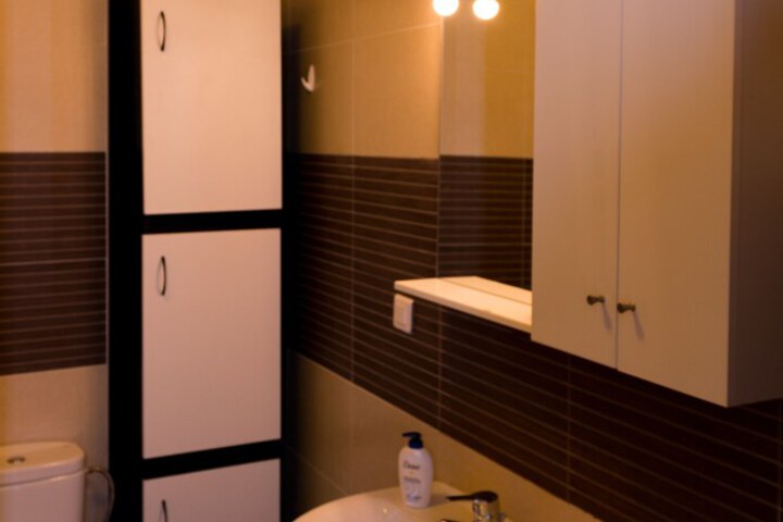 Room 8 of 12
