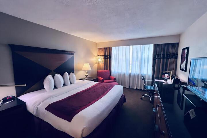 1 King Bed (2 of 2)