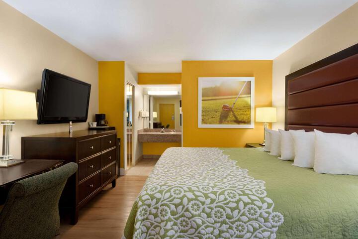 Standard Room, King or Two Doubles (2 of 6)