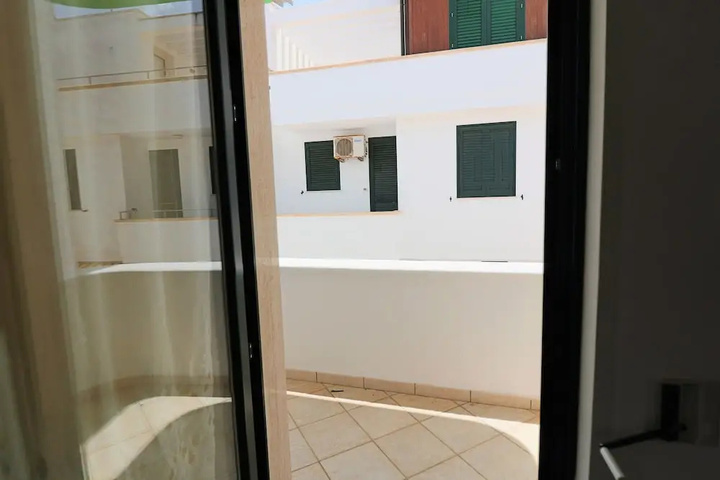 Room 8 of 19