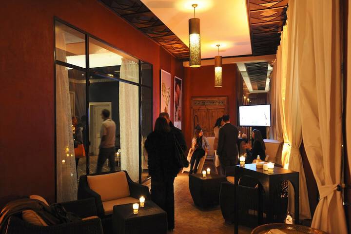 Lounge 45 of 50