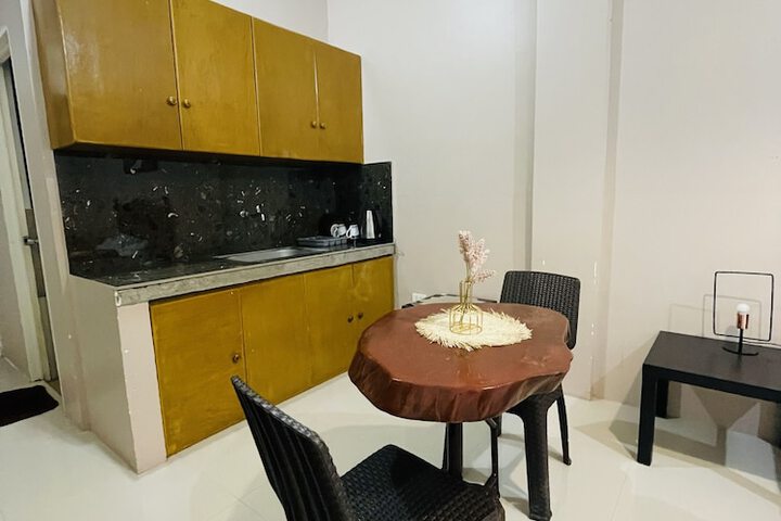 Room 4 of 12