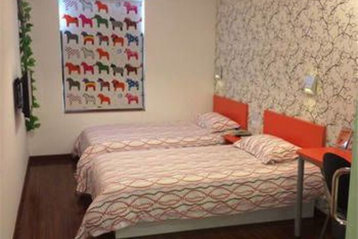 Room 2 of 7