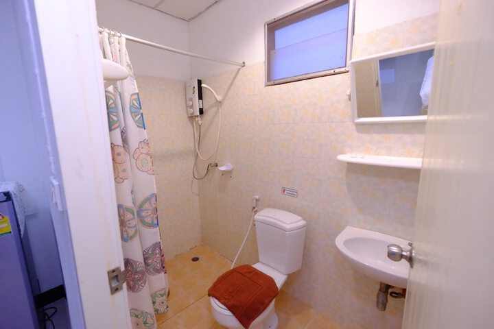 Room 21 of 34