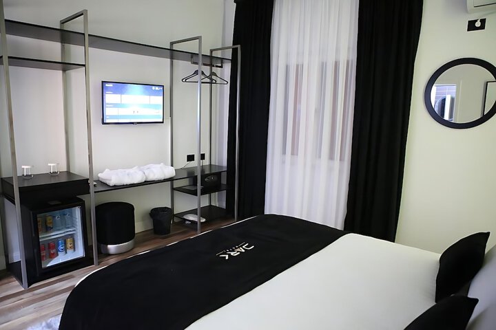 Room 28 of 35