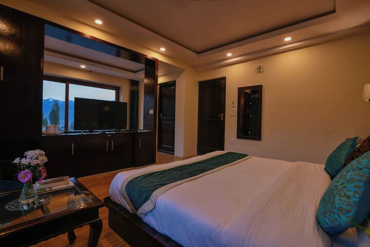 Room 4 of 25