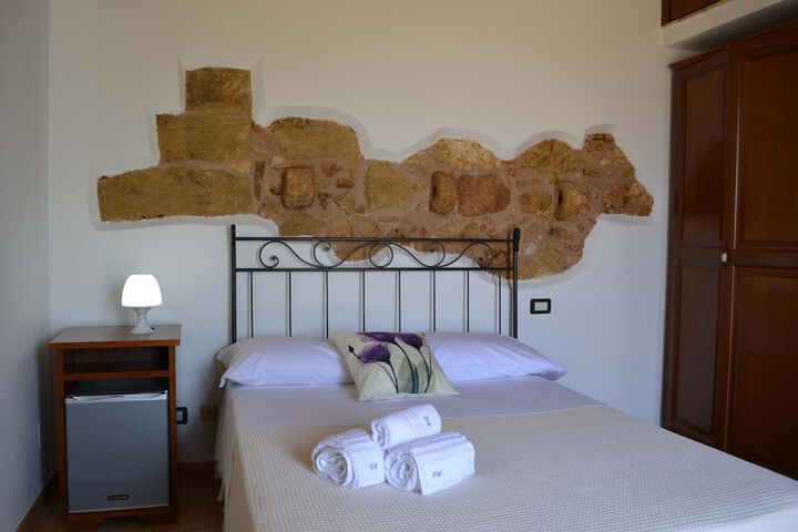 Room 10 of 48