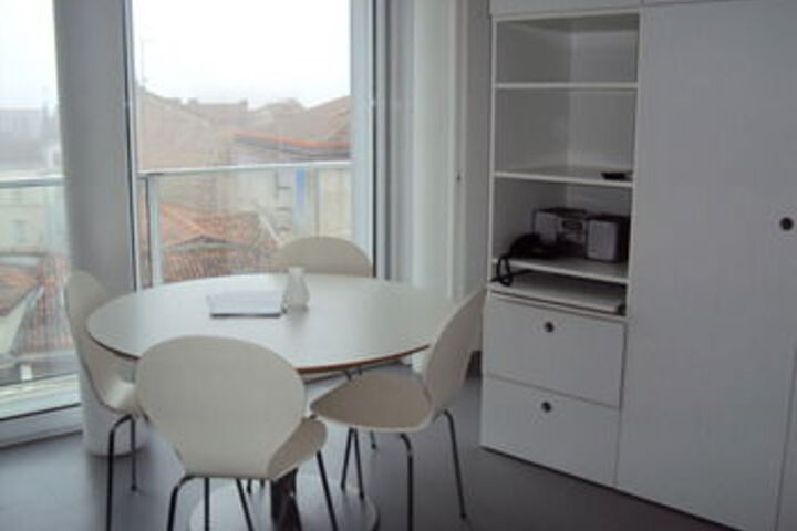 Room 8 of 12