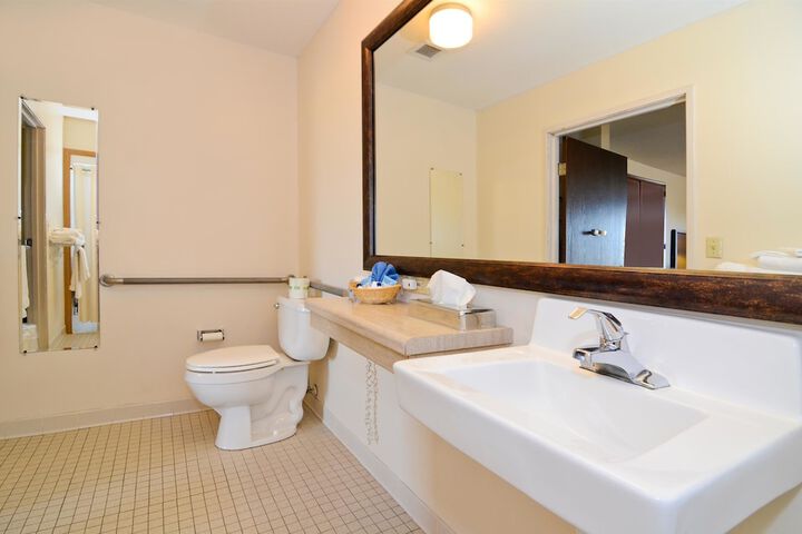 2 Double Beds (12 of 13)