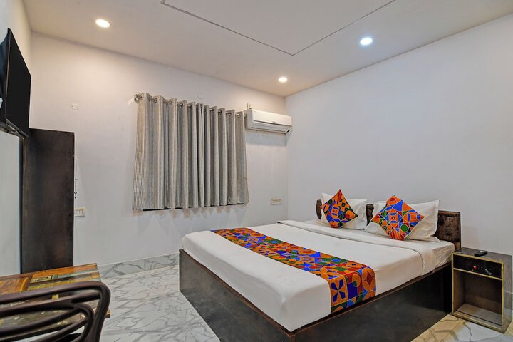Room 9 of 26