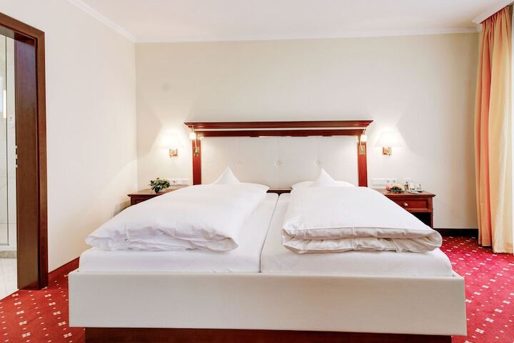 Room 10 of 31