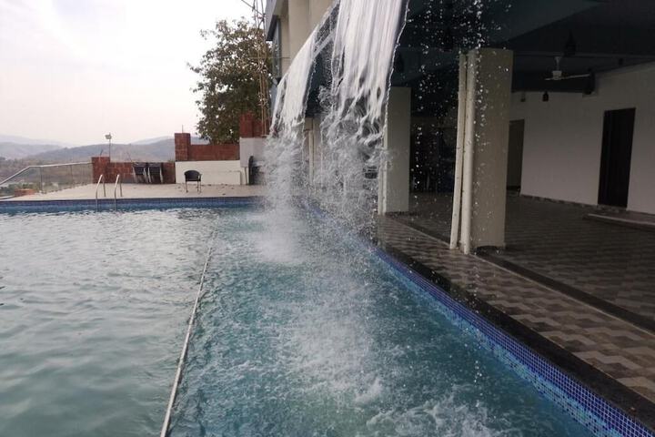 Pool 44 of 54