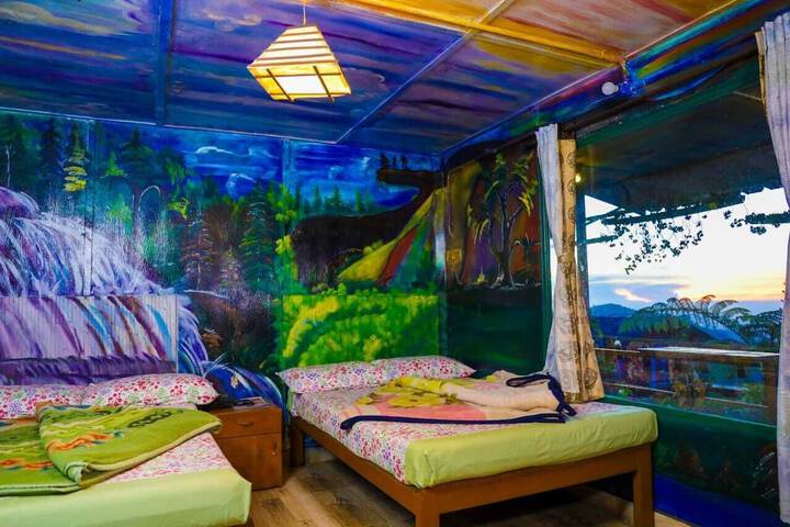 Room 28 of 195