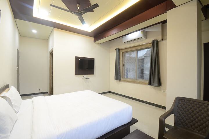 Room 14 of 28