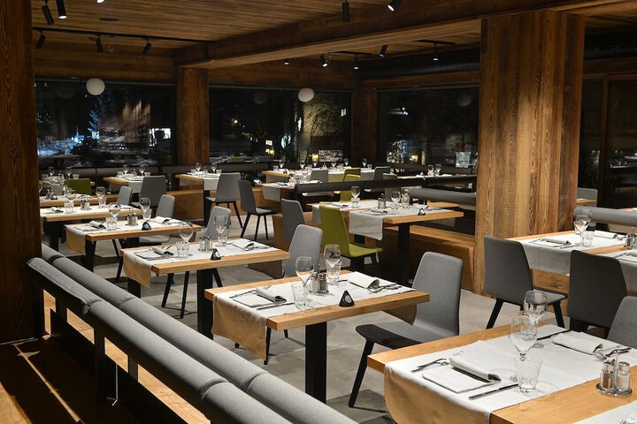 Dining 48 of 77