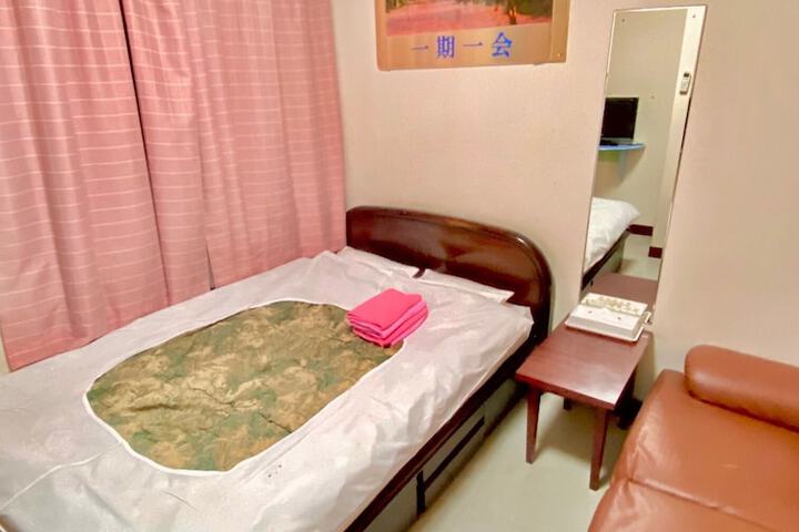 Room 13 of 48