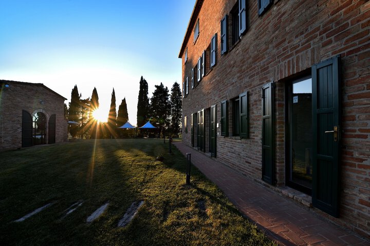 Hotel 77 of 103