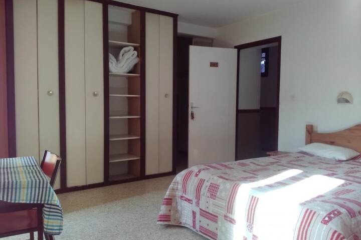 Room 4 of 50