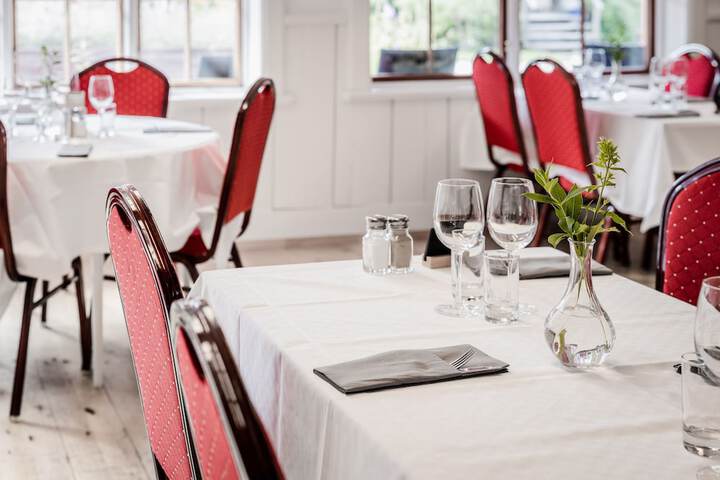 Dining 40 of 63