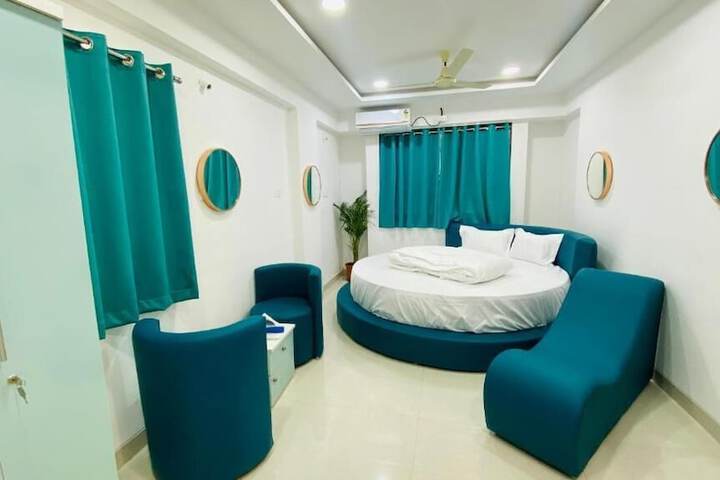 Room 6 of 13
