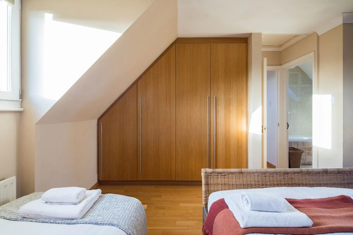 Room 2 of 20