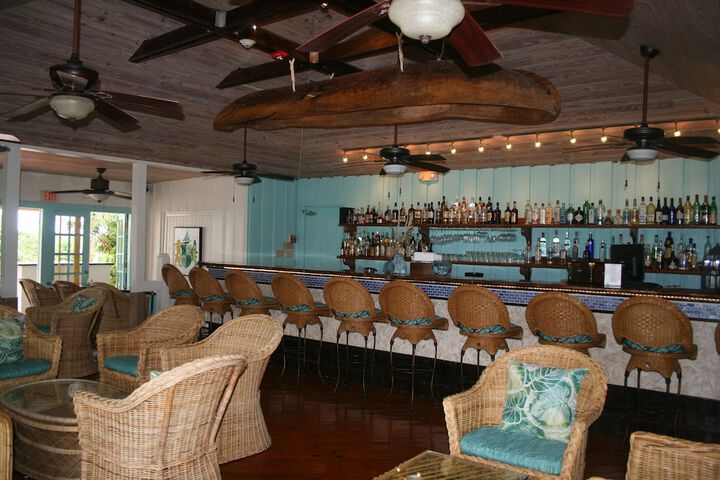 Lounge 52 of 91