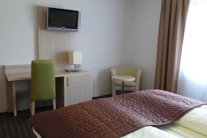 Room 11 of 65