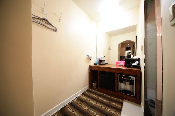Room 42 of 75