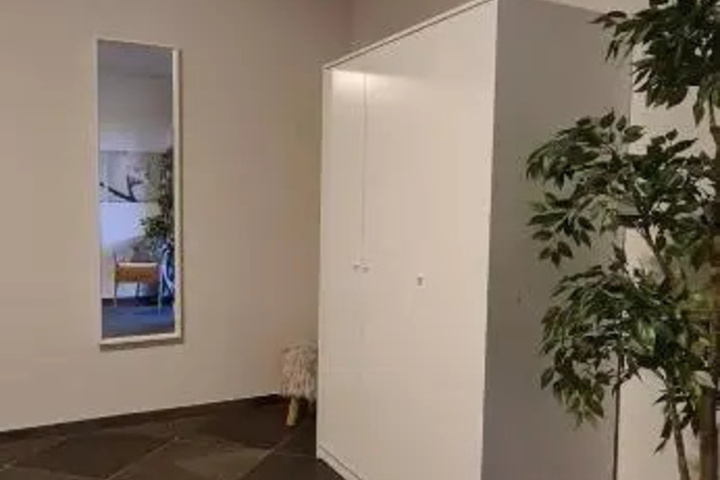 Room 10 of 11