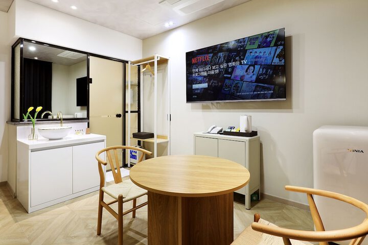 Room 14 of 61