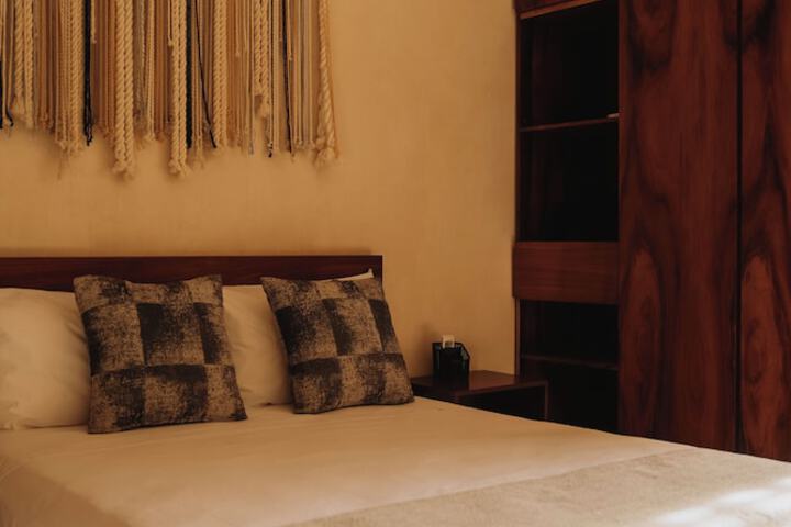 Room 14 of 65