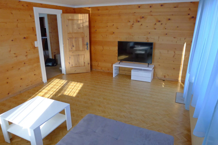 Room 5 of 12