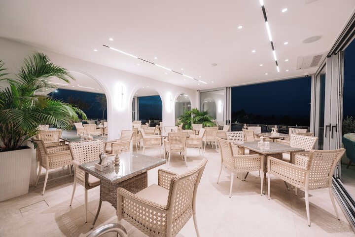 Dining 178 of 257